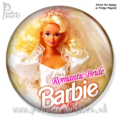 Barbie Romantic Bride Barbie ~ Retro 80er 90er Spielzeug Puppe [45mm ABZEICHEN/MAGNET]