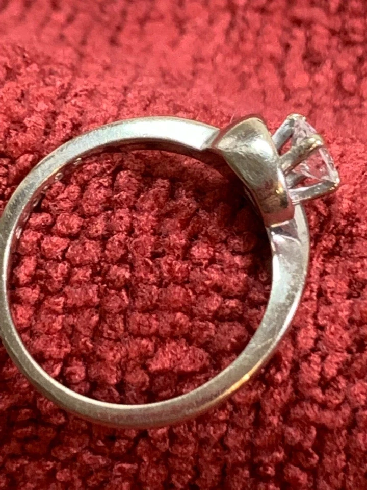 Anillo solitario de diamantes con diseño giratorio para dama (10-YAWWAY) Foto 3 de 3