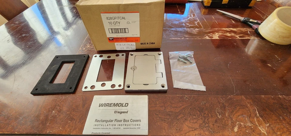 Placa de cubierta Legrand Wiremold 828GFITCAL Omnibox rectangular aluminio GFI Foto 2 de 4