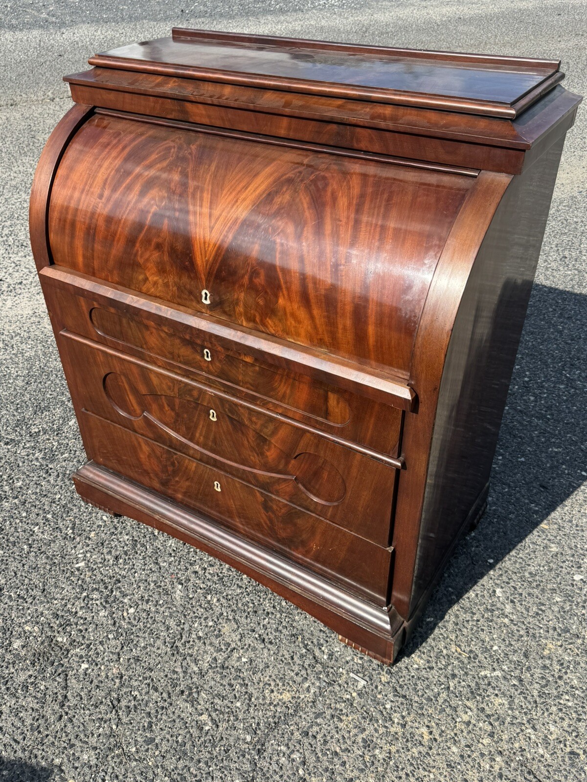 BIEDERMEIER BUREAU A CYLINDRE FLAME MAHOGANY Secretary Desk ￼