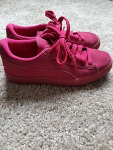 dark pink pumas