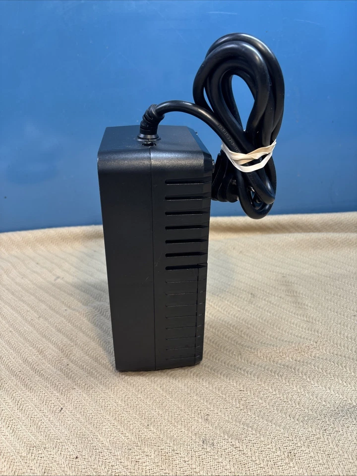 CyberPower SE450G1-R 450VA / 260W UPS System, 8 Outlets,Black - Image 3 of 4