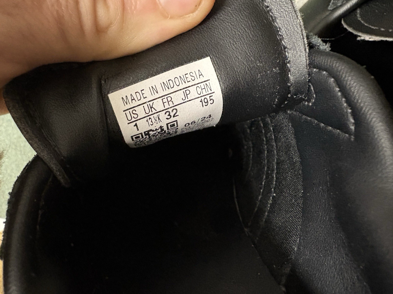 Adidas Hello Kitty Superstar Youth Kids Girls Shoe Size 1 Black White Red Bow thumbnail 10