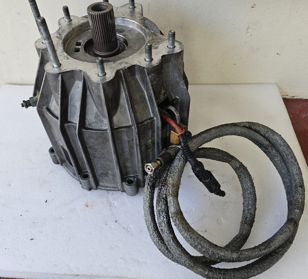 2005-07 Maserati Quattroporte M139 Transmission Clutch Bell Housing and bearing