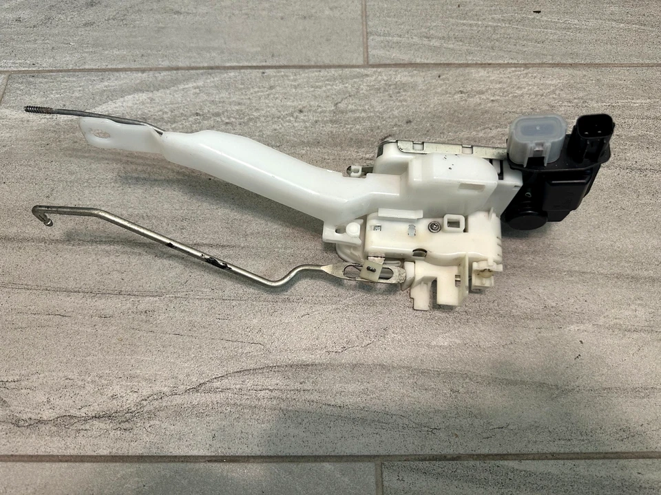 Actuador de cerradura de puerta delantero derecho Vin J / 2002 a 2006 genuino Honda CR-V CRV Foto 2 de 4