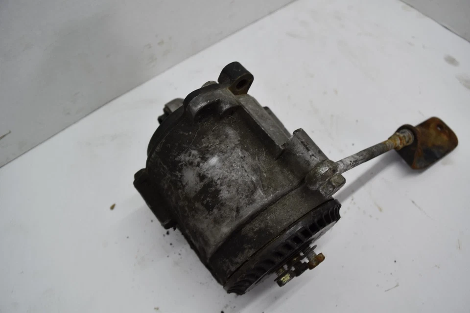 1982 1992 Jaguar XJS V12 Engine Air Smog Pump Outlet Tensioner 7832904 - Image 2 of 4