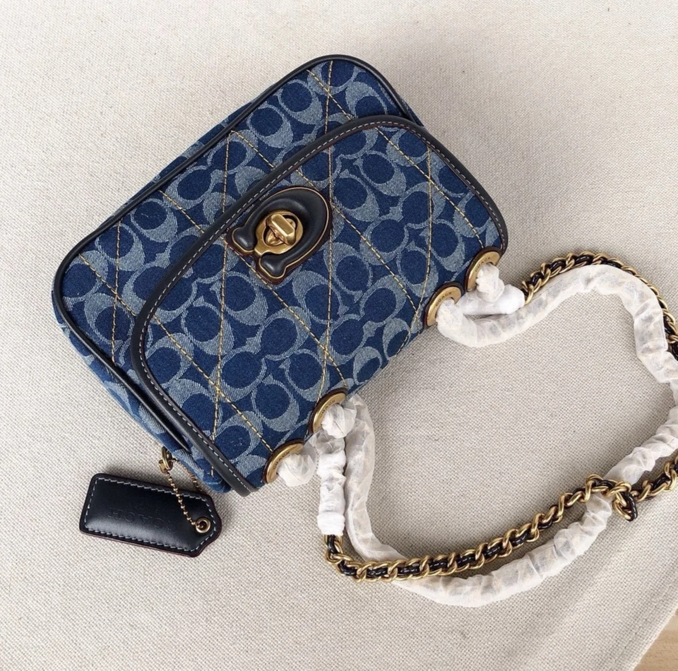 Nuevo con etiquetas Bolso de hombro Madison almohada para mujer 18 Signature Denim acolchado Outlet Foto 4 de 4