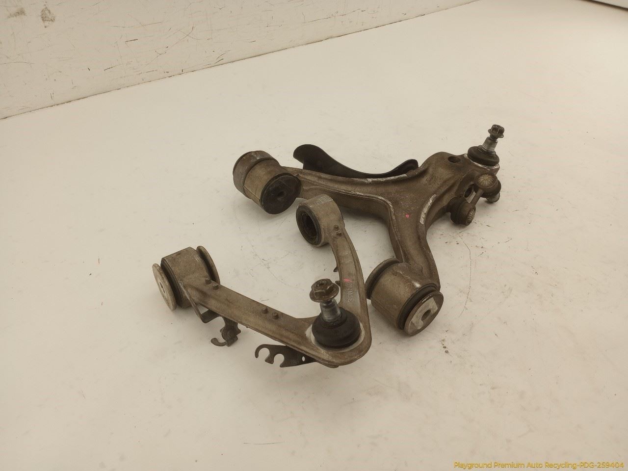 Maserati Quattroporte M139 Set Of Driver Left Front Control Arm Fits 2003-2008