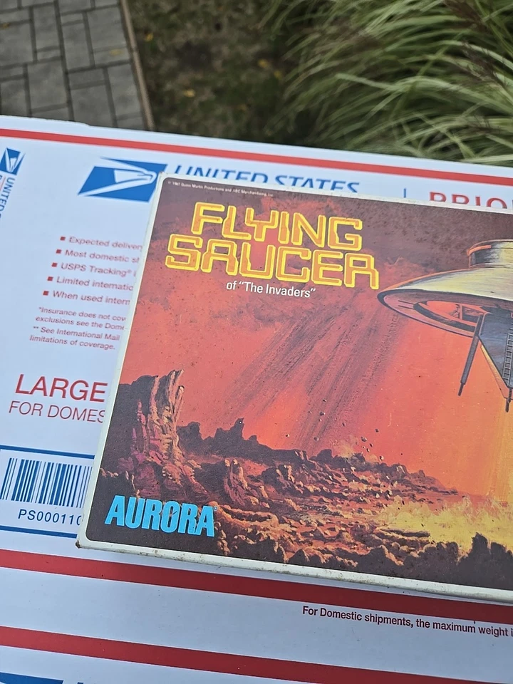 Aurora 1975 The Invaders TV UFO Flying Saucer Vintage Model Kit, READ, *AS IS* - Image 2 of 4