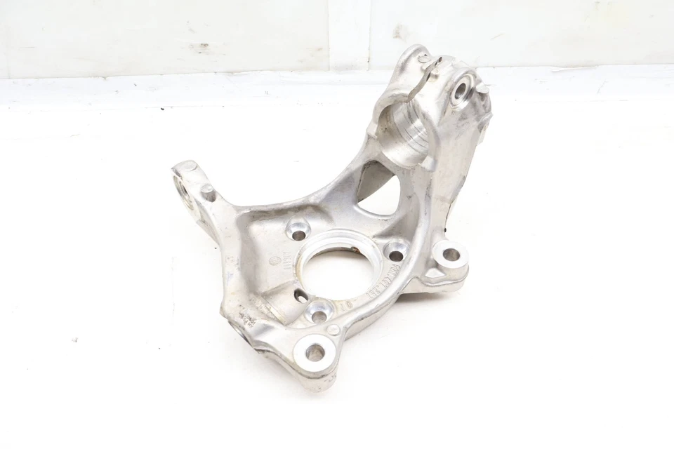 VW TIGUAN 2018-2024 - Nudillo de husillo delantero izquierdo/carcasa de cojinete de rueda Foto 3 de 4