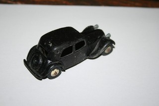 Dinky Toys Citroën Traction ( malle plate ) Miniature ancienne (a restaurer )
