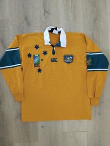 2003年のラグビーワールドカップ記念のポロシャツとマフラー 2003年の