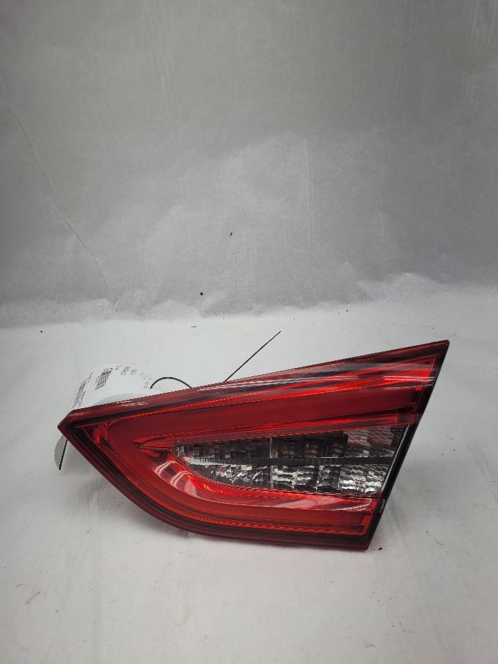 2014-2017 MASERATI QUATTROPORTE RIGHT INNER TAIL BRAKE LIGHT OEM 670009228