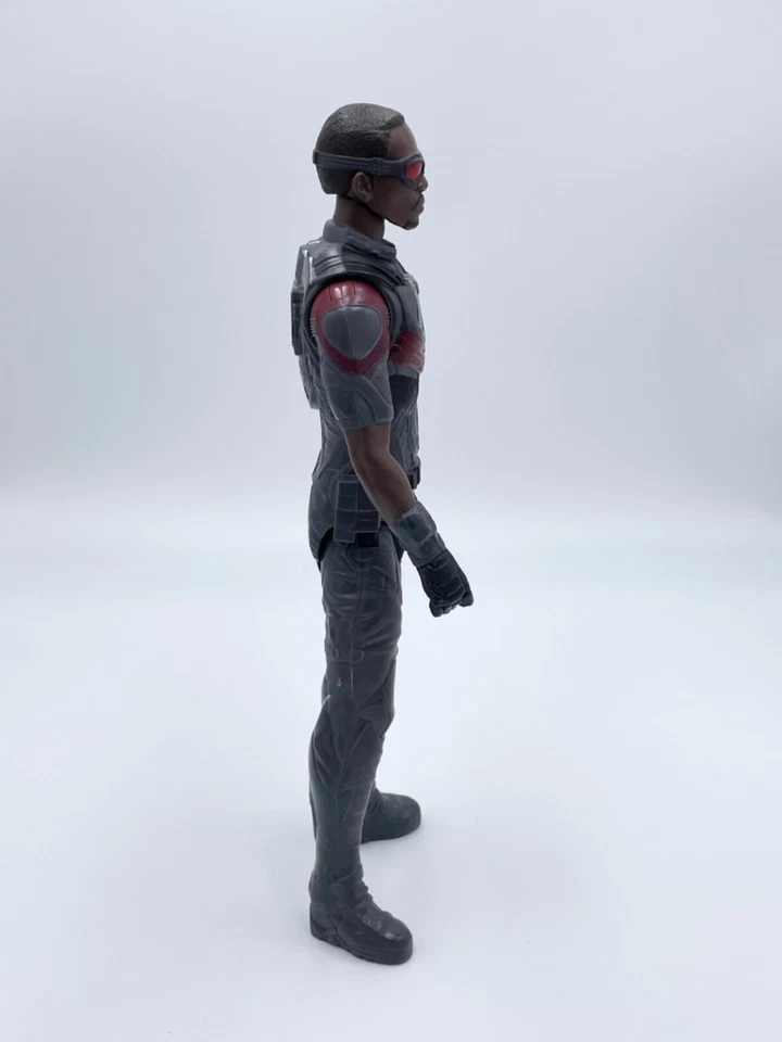 Figura de 12" Marvel Falcon Sam Wilson Infinity War Titan Hero Series 2017 Foto 3 de 4