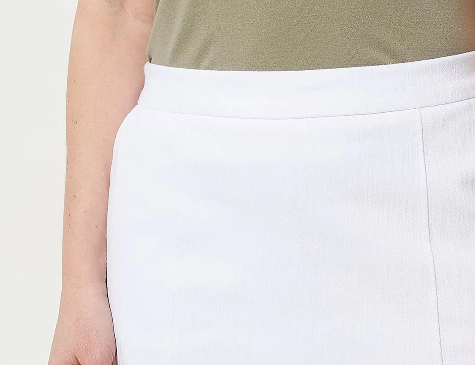 Isaac Mizrahi Live! Pantalón corto Petite Knit Denim Pull on blanco brillante PS A485771 Foto 2 de 4