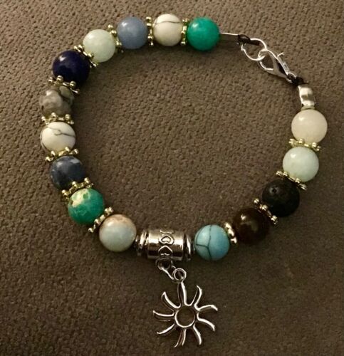 Mixed jewellery styles. - Picture 13 of 19