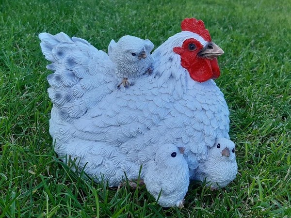Gartenfigur Huhn Mit KüKen Weiß Garten Haus Frostsicher Deko Henne Bauernhof-image