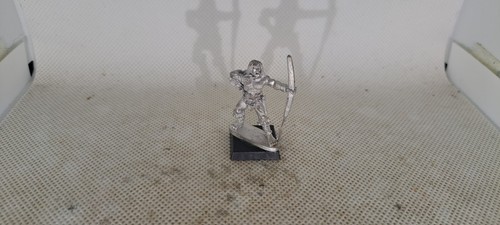 28mm Retro Warhammer - Barbarian w/ Bow Type 5 - Picture 1 of 3