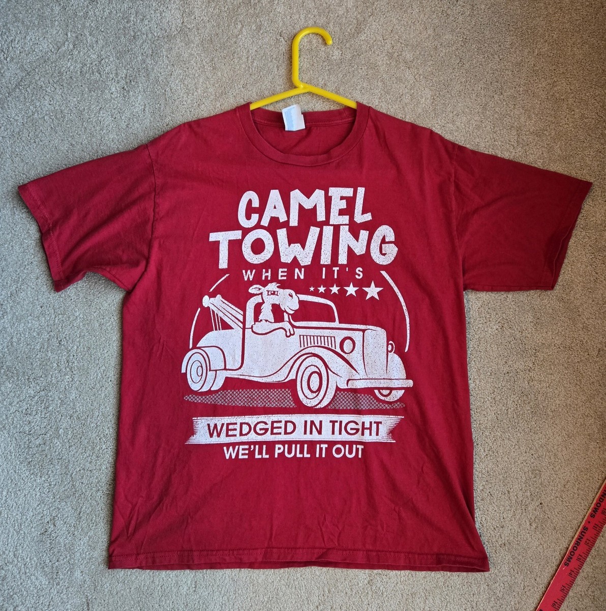 Camel Towing Camel In Tow-Truck Funny T Shirt Large Red Graphic 42