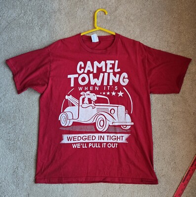 Camel Towing Camel In Tow-Truck Funny T Shirt Large Red Graphic 42'' Chest