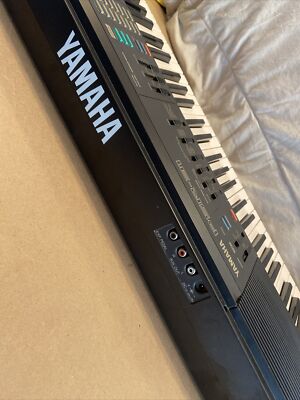 YAMAHA Portatone PSR-31 Keyboard PCM STEREO 61 Keys AUTO