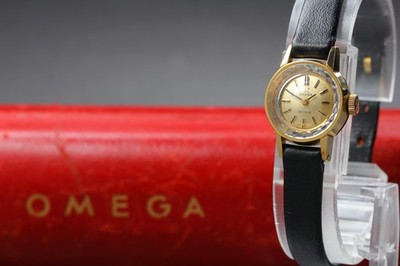 Vintage 1971 Near MINT OMEGA De Ville Cal.485 Gold Manual Winding Women's Watch