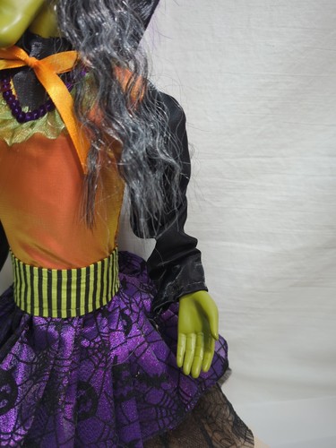 Scaffale strega Halloween 28" seduta braccia e gambe mobili mani e viso in plastica - Foto 6 di 19