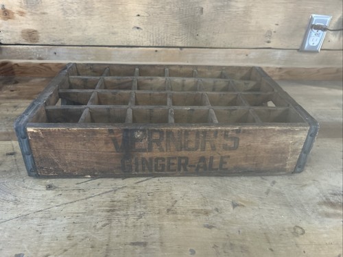 Vintage Vernors Ginger Ale wood bottle Crate Waukegan IILL