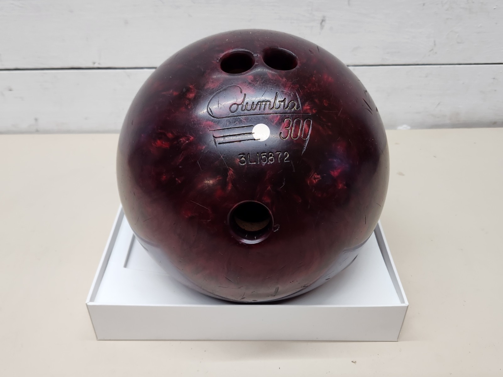 Columbia 300 White Dot Deep Scarlet Bowling Ball 12.5 Lbs ~ 