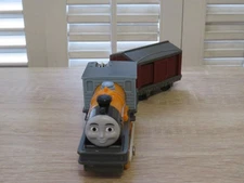 Mattel 2009 Thomas & Friends Trackmaster DASH & CAR Motorized Train Engine V9034