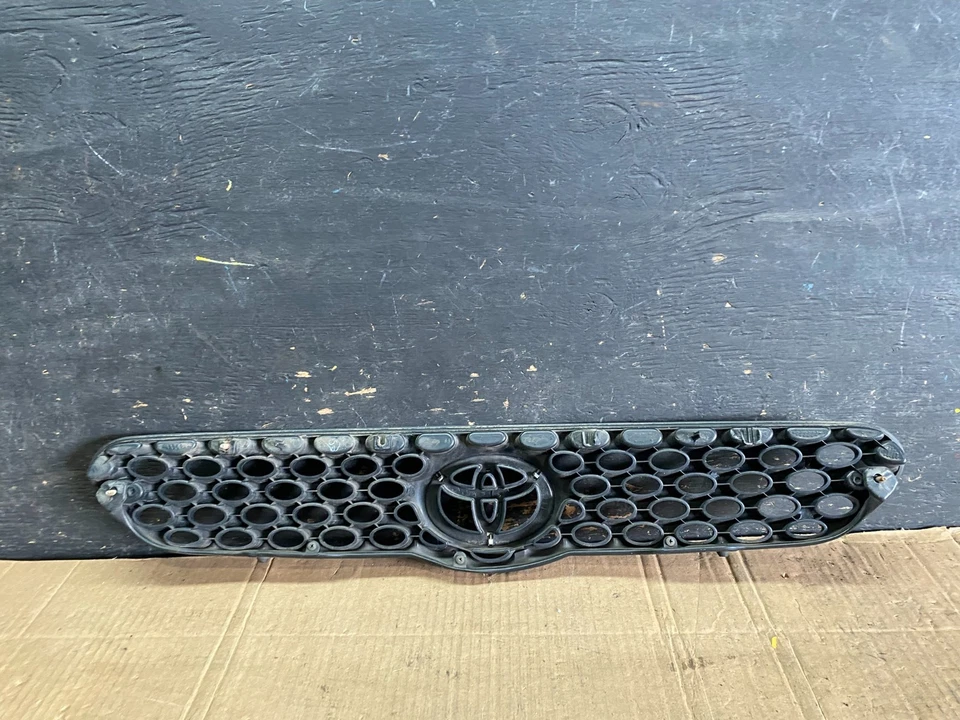 Grelha dianteira superior Toyota Matrix 2003 a 2004 fabricante de equipamento original T4028 DG - Imagem 4 de 4