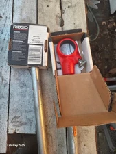 RIDGID 00-R RATCHETING PIPE THREADER WITH  DIE Holder AND 24” HANDLE .
