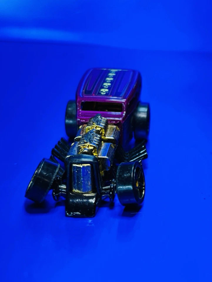 Hot Wheels 1996 Mattel Way 2 Fast Skulls Purple Twin Engine 1:64 - Image 2 of 4