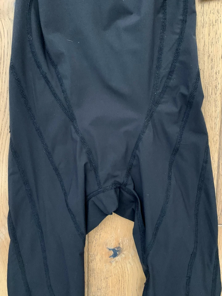 Traje de baño TYR para hombre 30 negro trazador ligero cuerpo completo cremallera trasera hecho en EE. UU. nuevo en caja Foto 2 de 4