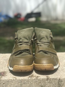 nike air trainer olive