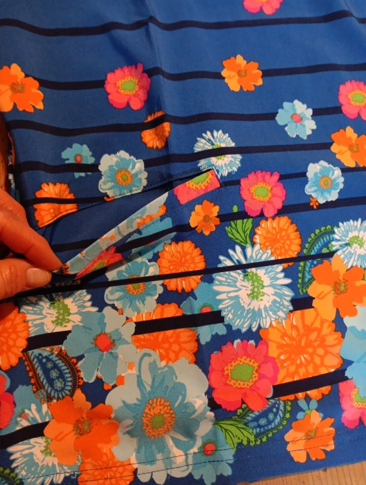 Strictly Scrubs Stretch Top Womens M Blue Floral Stripe V Neck Pockets NWT - Image 3 of 4