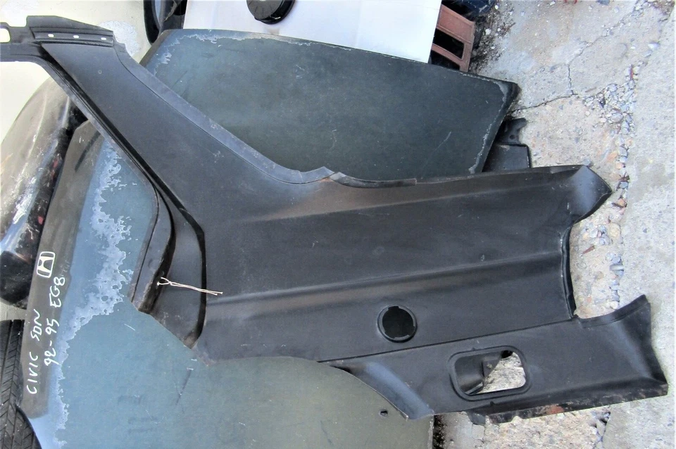 Guardabarros trasero derecho Ford Escort SDN modelo 1992 95 nuevo recambio Foto 2 de 4