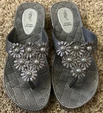 Capelli New York Women's Sandals Gray & Silver Glitter Flowers - Size 6 - EUC