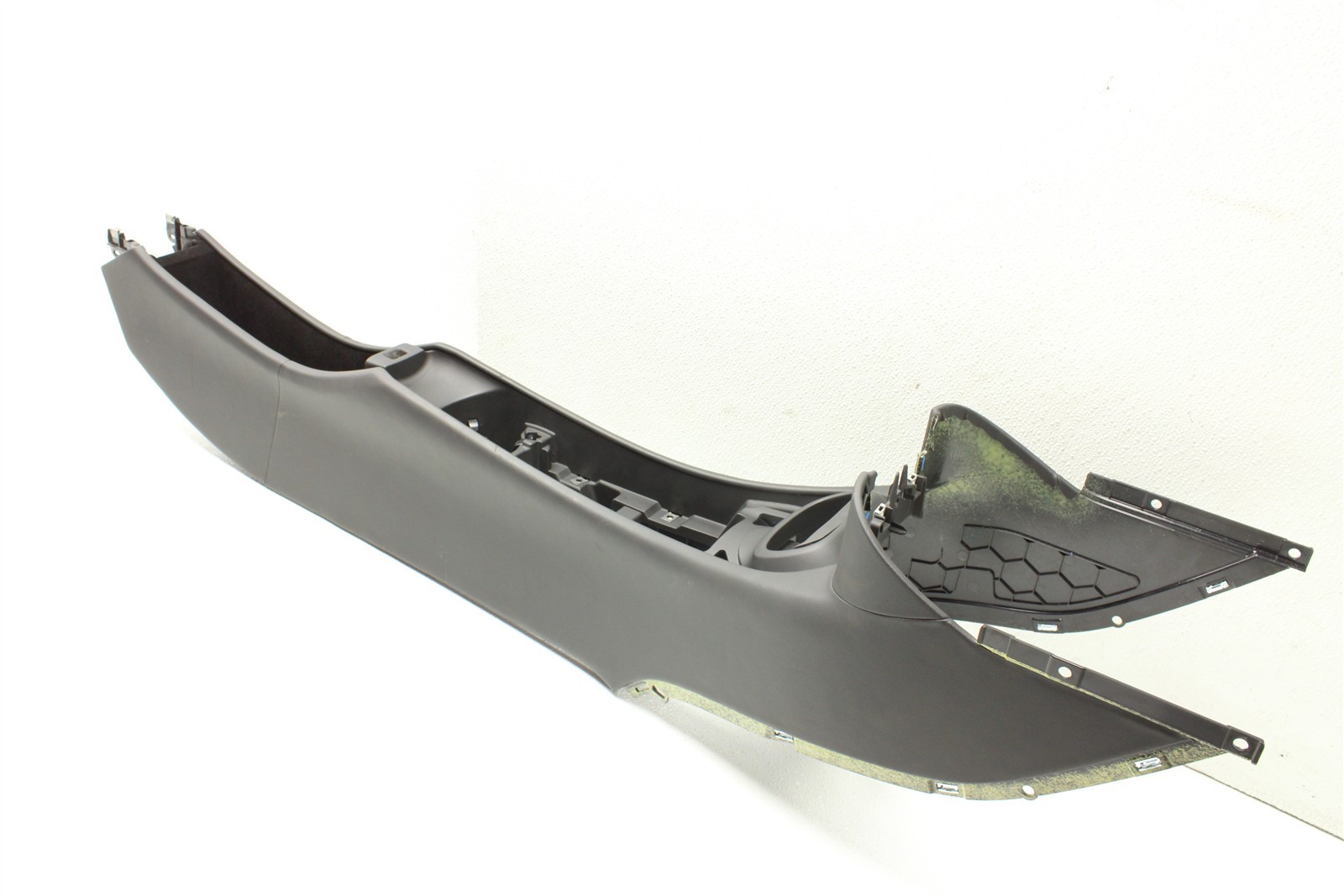 McLaren Artura 2025 Front Center console Black P/N 16NC637CP