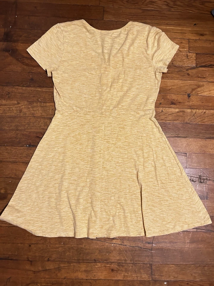 Alya (Francesca’s) Pastel Yellow Skater Dress With Buttons- Size L — 第 2/4 张图片