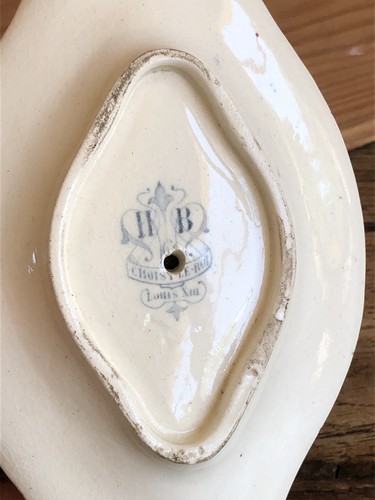 Choisy le Roi modèle Louis XIII toute petite saucière, petit manque au couvercle - Foto 17 di 23