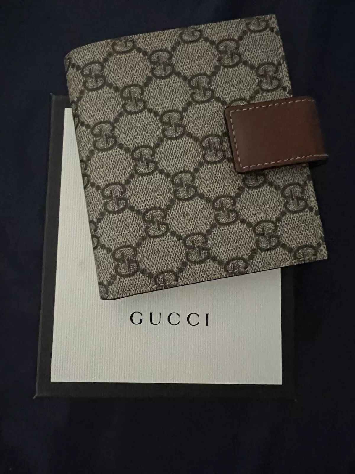 Portefeuille à rabat français Gucci GG Supreme enduit marron