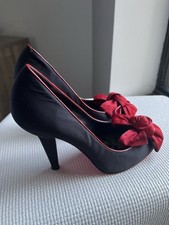 Stylish Betsy Johnson Red Black Pumps. Size 7.