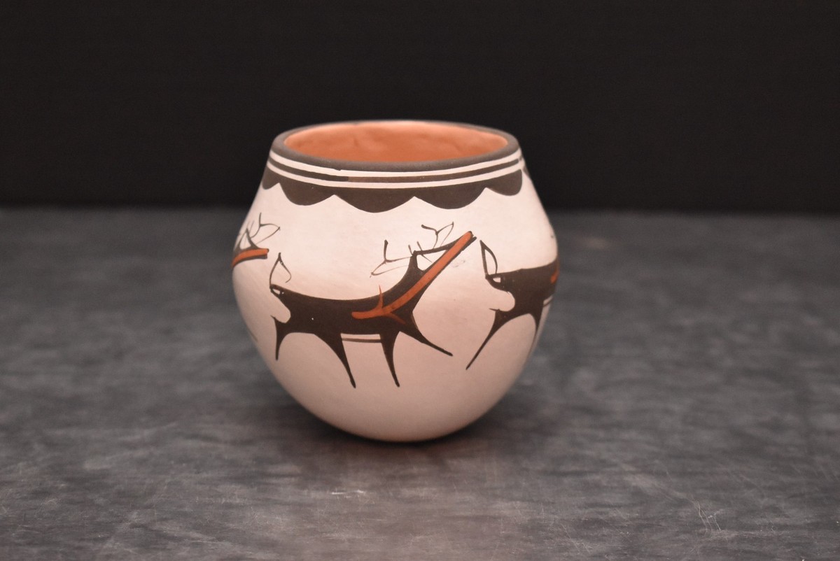 Zuni Pottery Anderson Peynetsa Heartline Deer 3.25