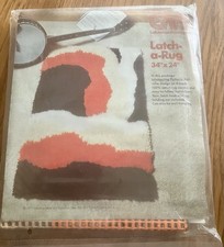 Vintage 1977 Columbia Minerva Latch-a-Rug Kit 34  X 24  NOS