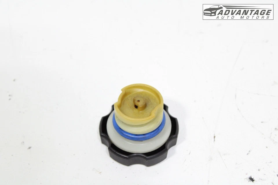 2017-2025 GMC SIERRA 2500 HD CREW CAB 6.6L V8 ENGINE OIL FILLER CAP 15W-40 OEM - Image 3 of 4