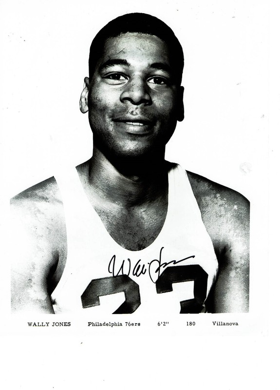 Philadelphia 76'ers Villanova   Wally Jones  autographed 8x10  posed photo **