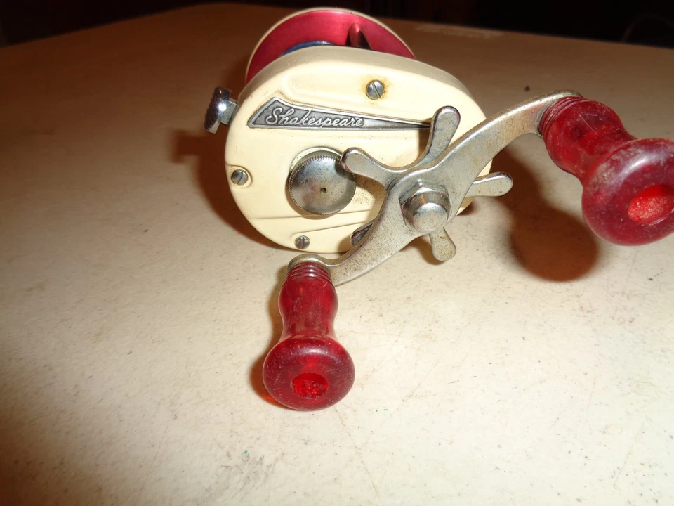 Carrete de pesca vintage Shakespeare 1975 Bicentenario Levelwind Baitcaster, diestro, EE. UU. Foto 3 de 4