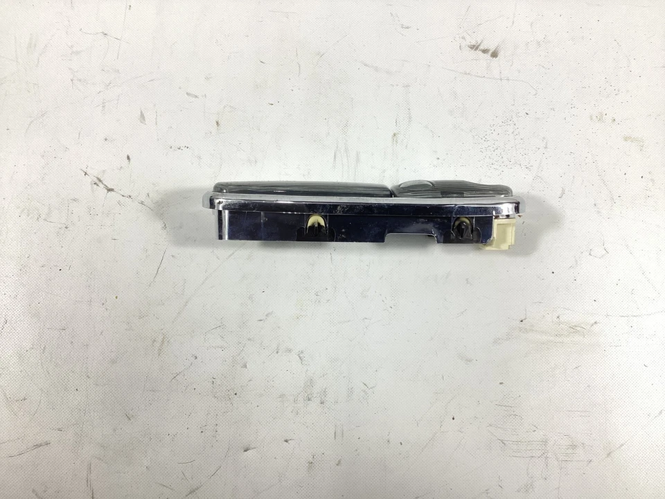 Jaguar XJ8 1998-2003 VDP asiento trasero interior domo iluminación LH LNA5360AC OEM. Foto 3 de 4