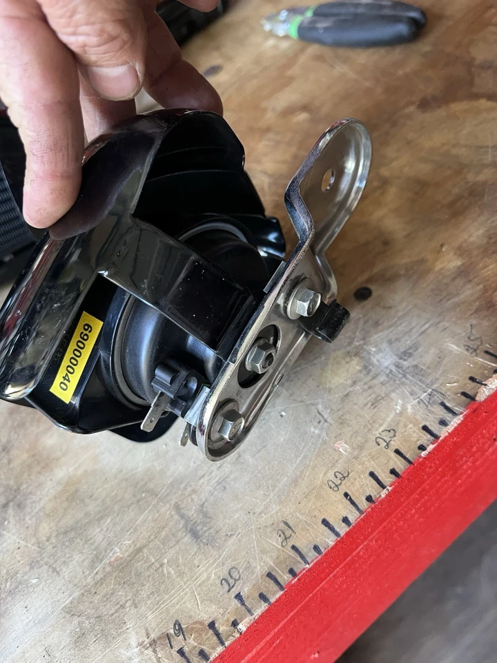 Conjunto de bocina Harley Davidson OEM 69000040 con cubierta negra para piano. Foto 4 de 4